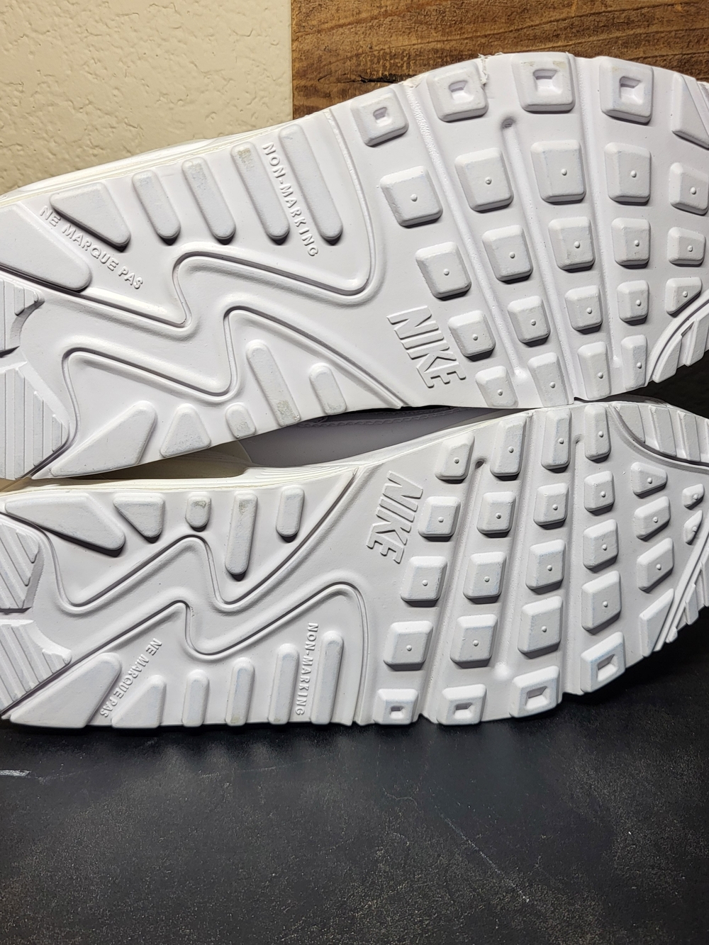*NEW* Nike Air Max 90 Flyease Triple White Shoes Sneakers Size 5Y Women's 6.5 - Picture 5 of 9